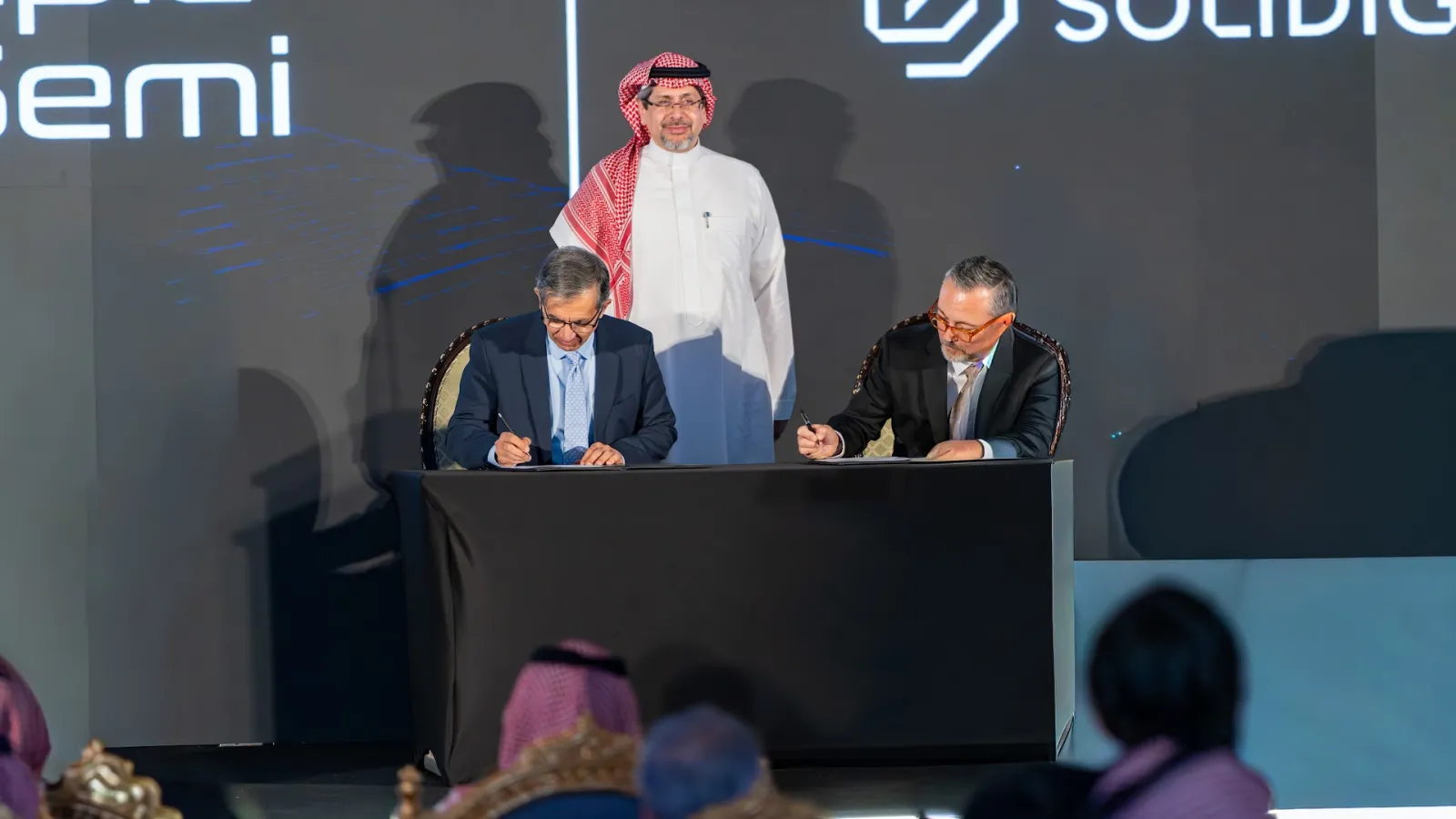 تغطية توقيع الاتفاقيات
